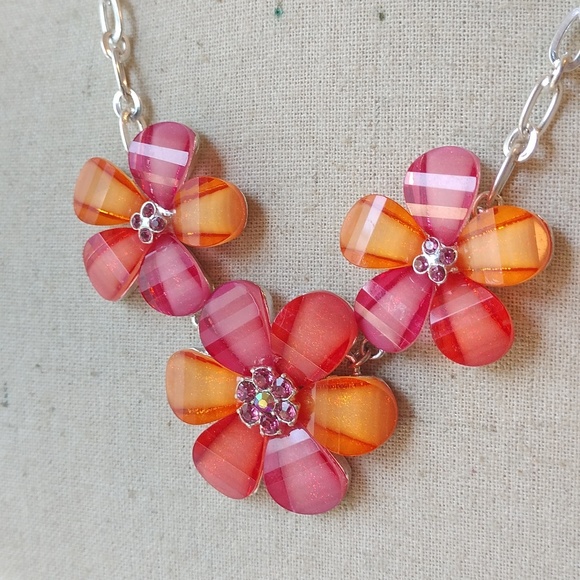 Flower Necklace - Picture 2 of 3